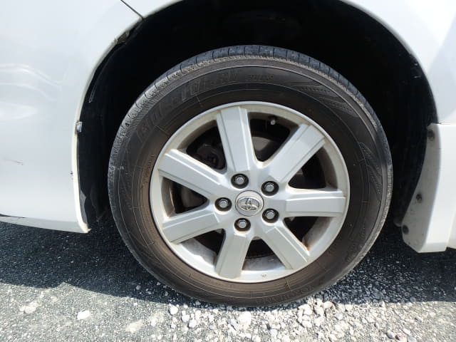 TOYOTA Voxy thumbnail 9