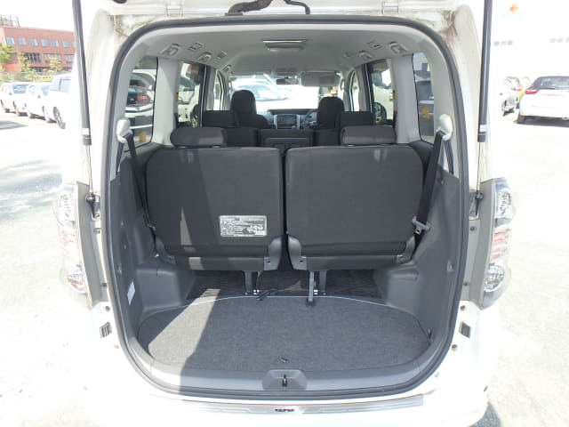 TOYOTA Voxy thumbnail 29