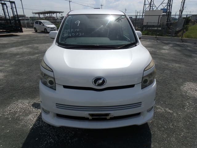TOYOTA Voxy thumbnail 8