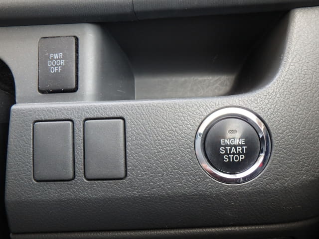 TOYOTA Voxy thumbnail 40