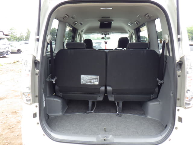 TOYOTA Voxy thumbnail 28