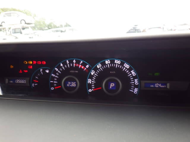 TOYOTA Voxy thumbnail 100