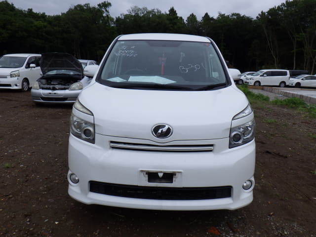 TOYOTA Voxy thumbnail 8
