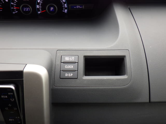 TOYOTA Voxy thumbnail 43
