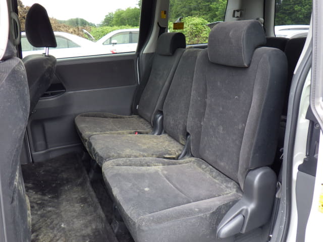 TOYOTA Voxy thumbnail 26