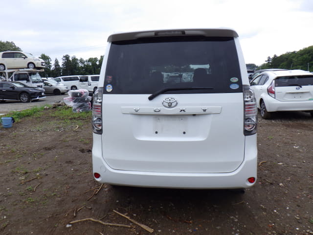 TOYOTA Voxy thumbnail 4