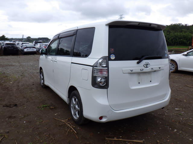 TOYOTA Voxy thumbnail 3