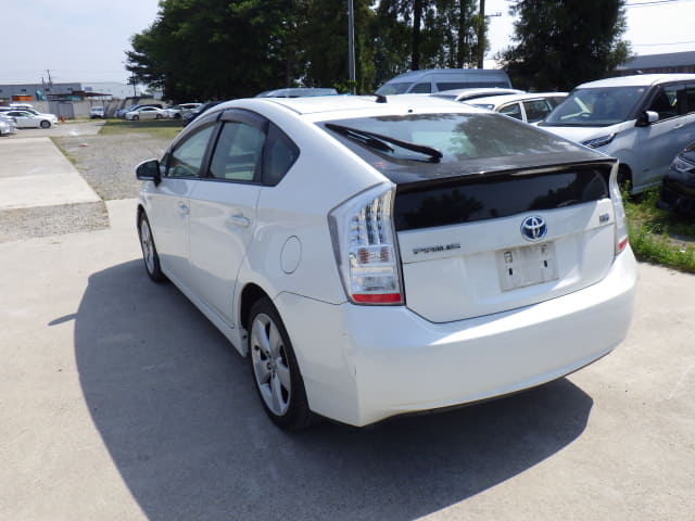TOYOTA Prius thumbnail 3