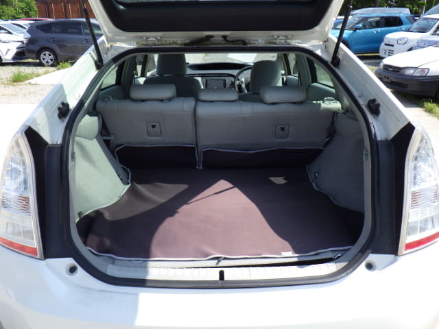 TOYOTA Prius thumbnail 28