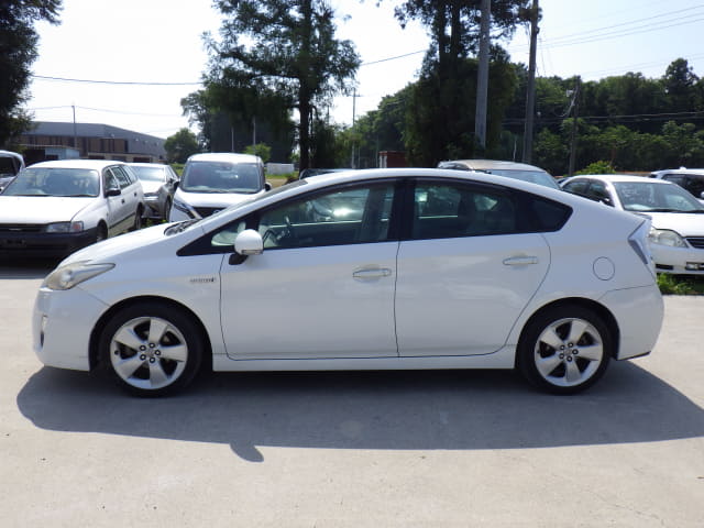 TOYOTA Prius thumbnail 2