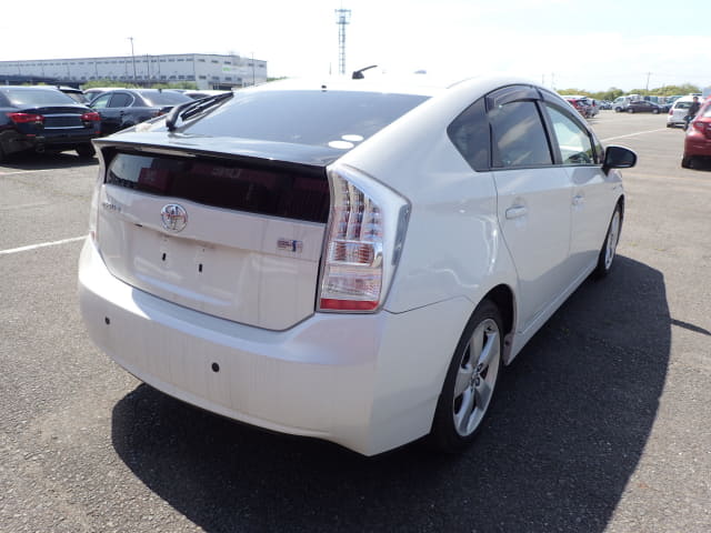 TOYOTA Prius thumbnail 5