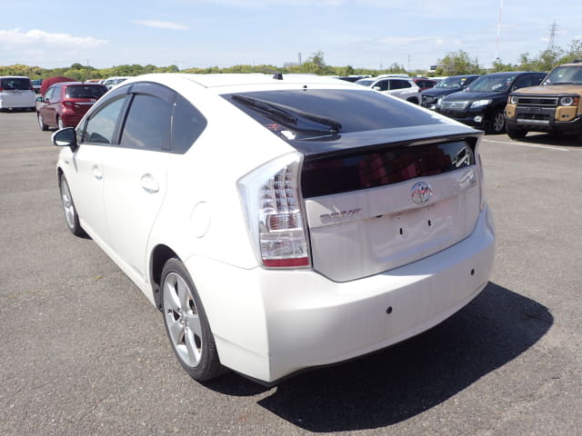 TOYOTA Prius thumbnail 3