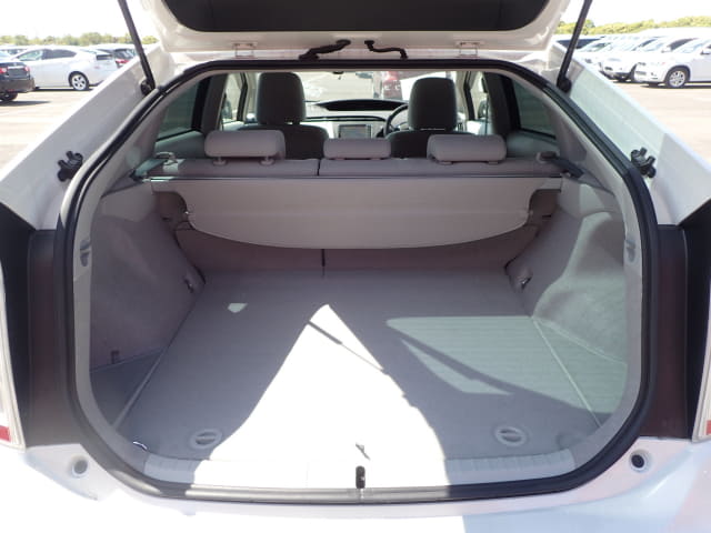 TOYOTA Prius thumbnail 28