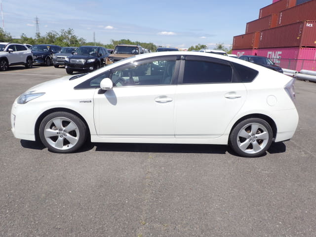 TOYOTA Prius thumbnail 2
