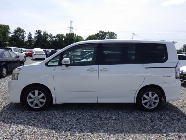 TOYOTA Voxy thumbnail 2