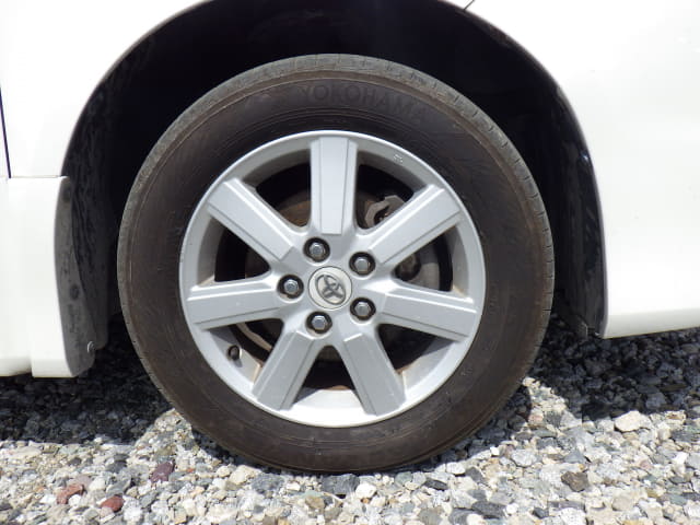 TOYOTA Voxy thumbnail 12