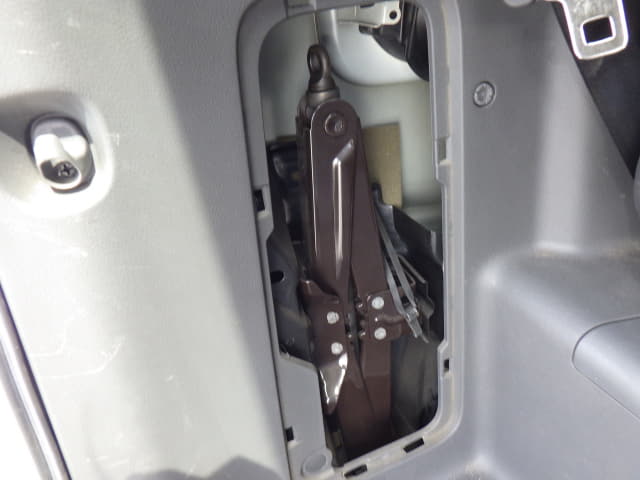 TOYOTA Voxy thumbnail 31
