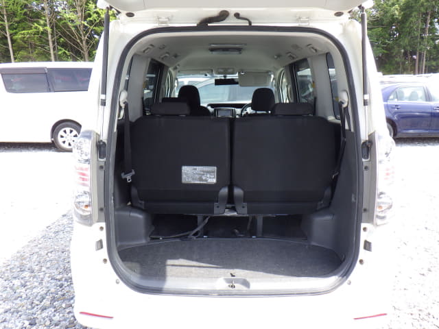 TOYOTA Voxy thumbnail 29