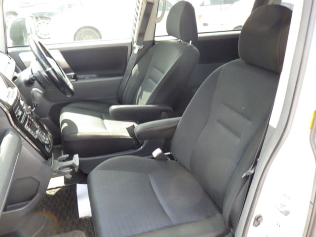 TOYOTA Voxy thumbnail 26