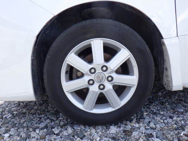 TOYOTA Voxy thumbnail 9