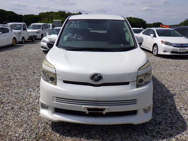 TOYOTA Voxy thumbnail 8