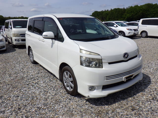 TOYOTA Voxy thumbnail 7