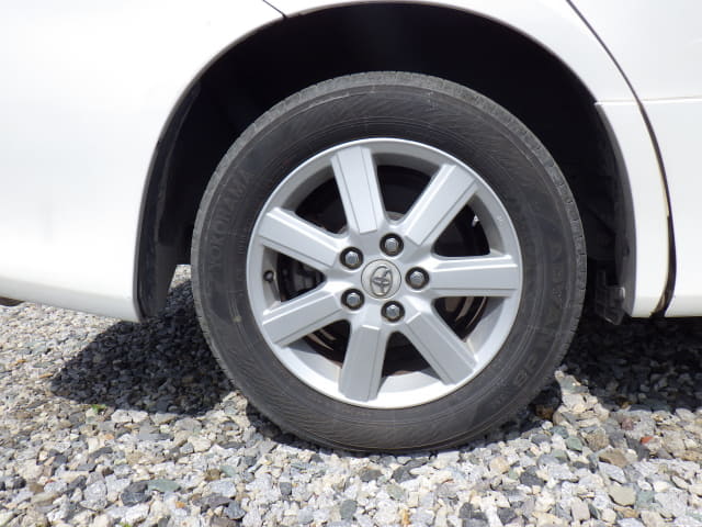TOYOTA Voxy thumbnail 11