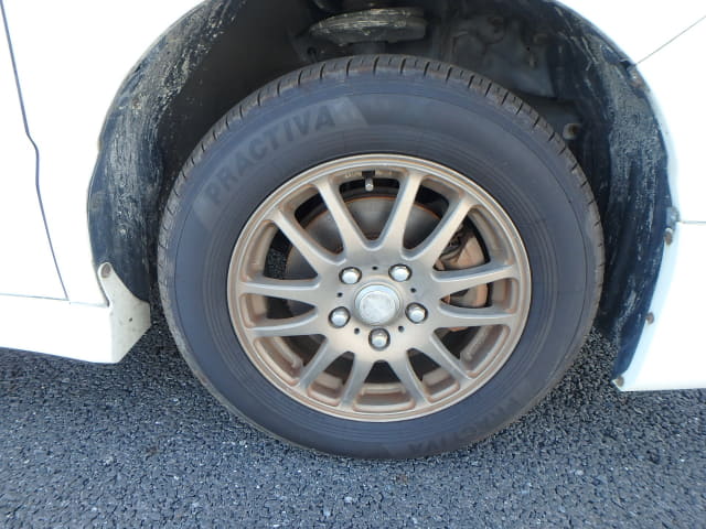 TOYOTA Noah thumbnail 12