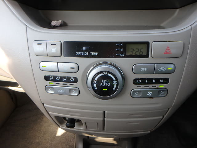 TOYOTA Noah thumbnail 37