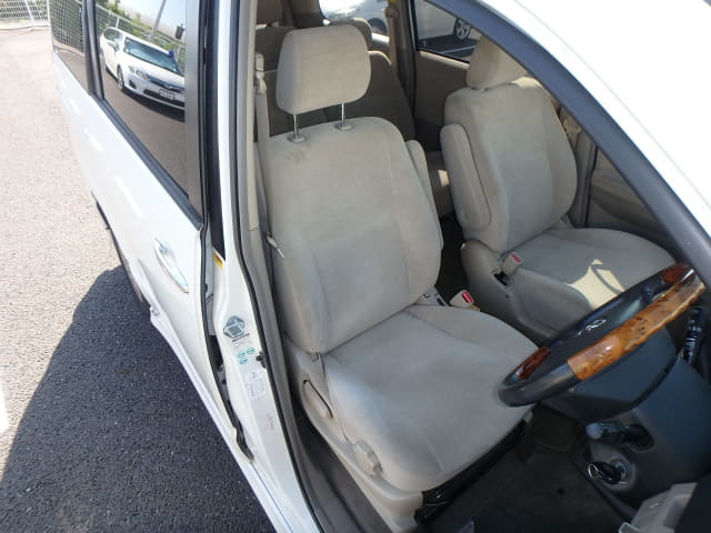 TOYOTA Noah thumbnail 25