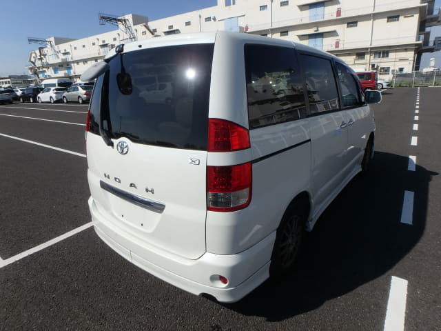 TOYOTA Noah thumbnail 5
