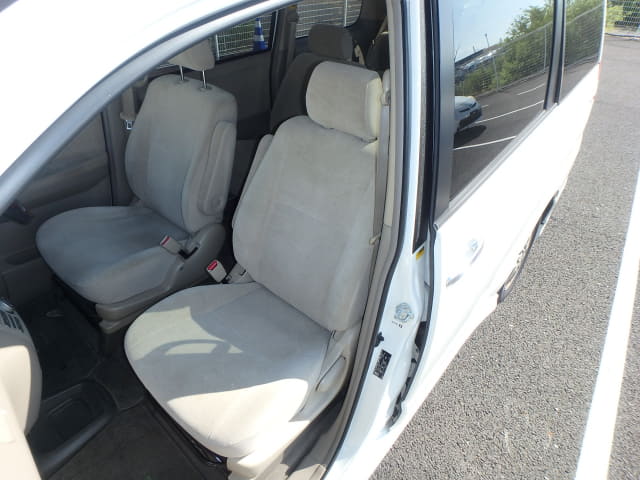 TOYOTA Noah thumbnail 26