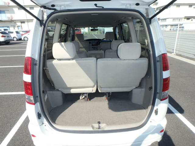 TOYOTA Noah thumbnail 28