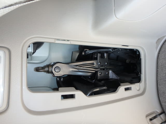 TOYOTA Noah thumbnail 29