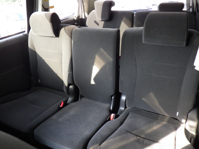 TOYOTA Voxy thumbnail 27