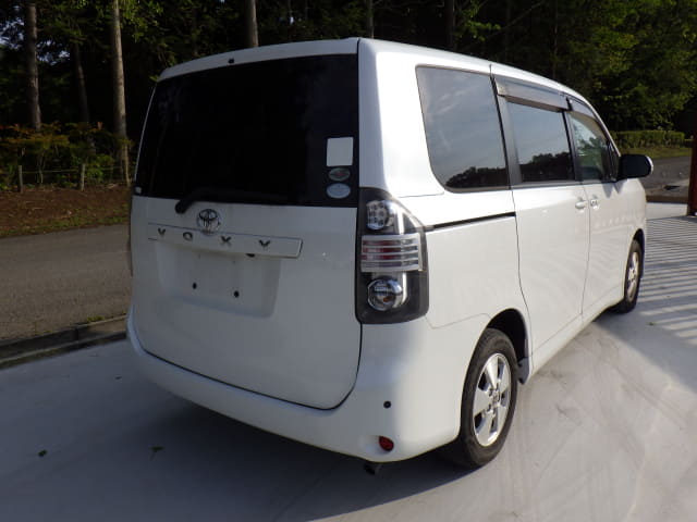 TOYOTA Voxy thumbnail 5