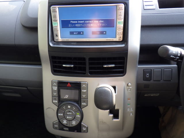TOYOTA Voxy thumbnail 36