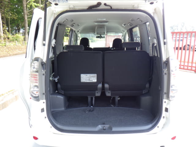 TOYOTA Voxy thumbnail 29