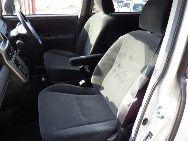 TOYOTA Voxy thumbnail 26