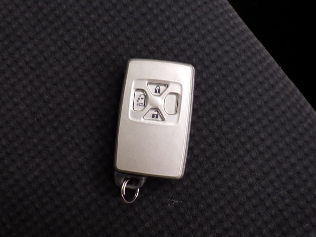 TOYOTA Voxy thumbnail 38