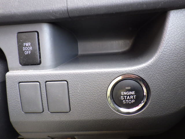 TOYOTA Voxy thumbnail 39