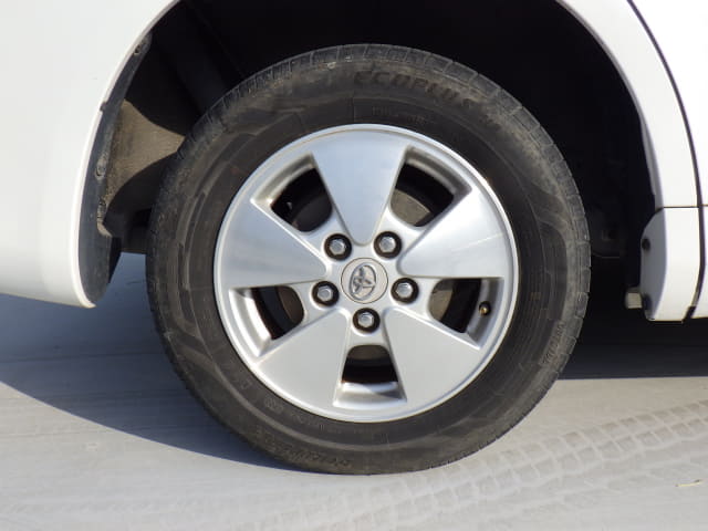TOYOTA Voxy thumbnail 11