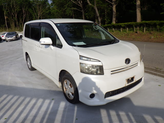 TOYOTA Voxy thumbnail 7