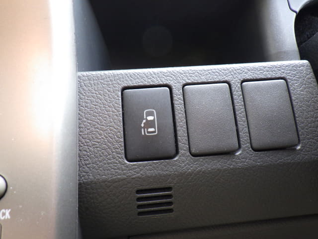 TOYOTA Voxy thumbnail 41