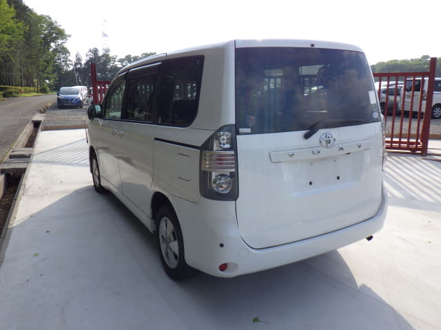 TOYOTA Voxy thumbnail 3