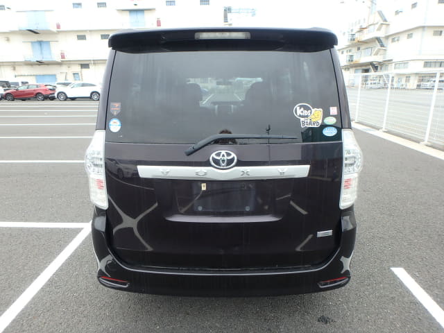 TOYOTA Voxy thumbnail 4