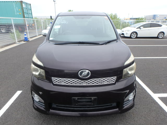 TOYOTA Voxy thumbnail 8