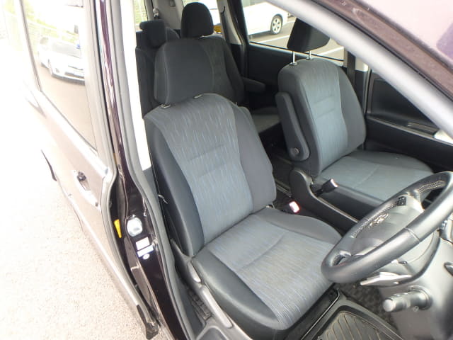 TOYOTA Voxy thumbnail 25