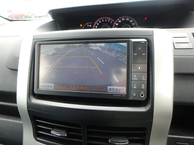 TOYOTA Voxy thumbnail 38