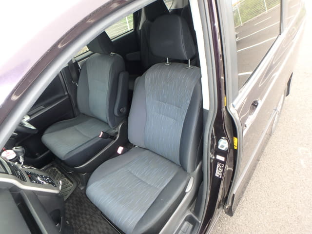 TOYOTA Voxy thumbnail 26